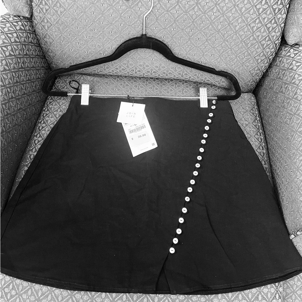 ZARA Sensational & Versatile Black Mini A line Skirt with Buttons 🔥 - Picture 2 of 6